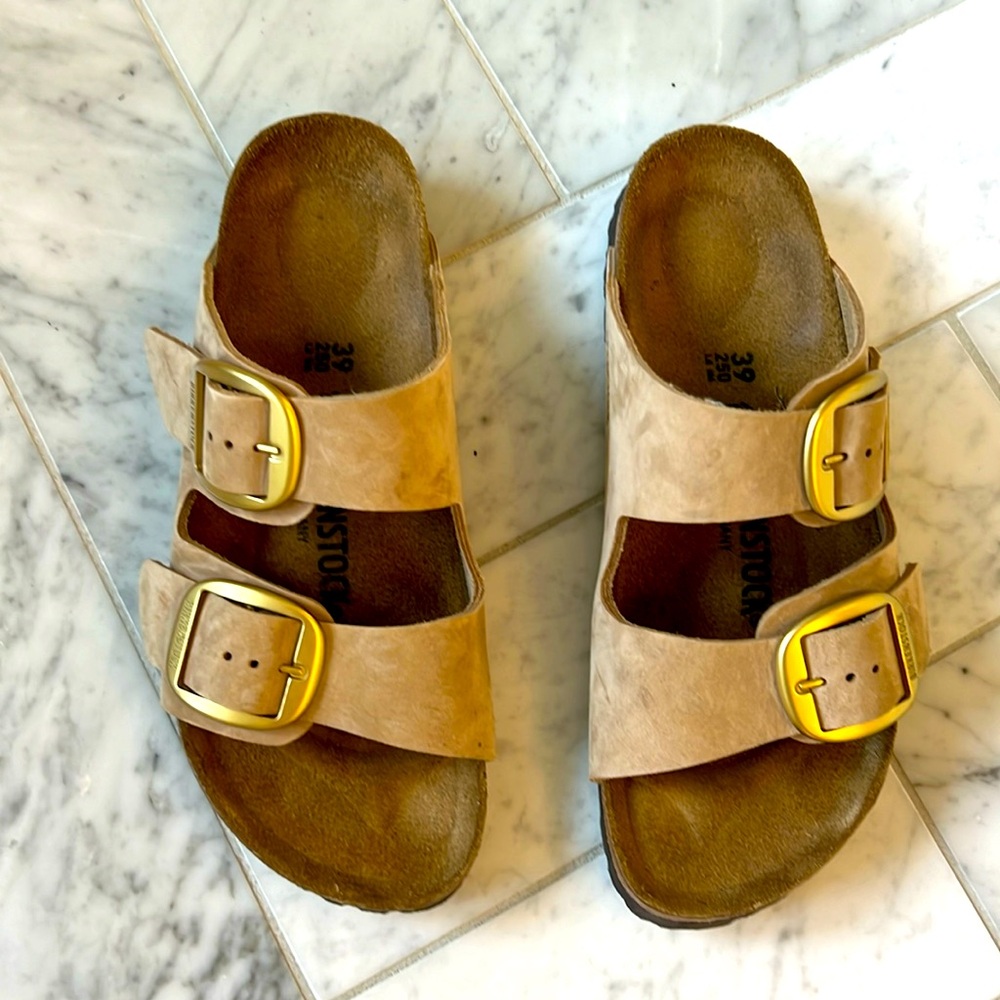 Birkenstocks - Arizona Big Buckle in Nubuck Leather in Sandcastle- Size 8 (39)